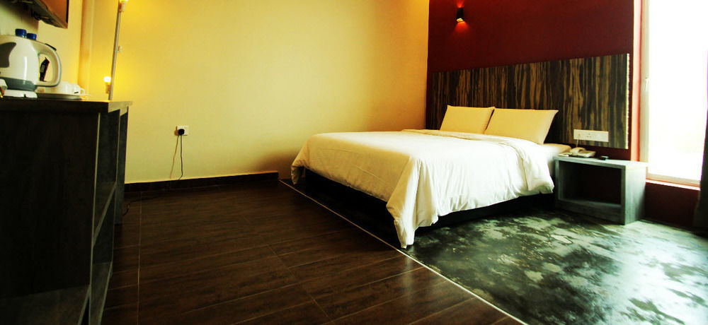 Eastville Residence Kuantan Bagian luar foto